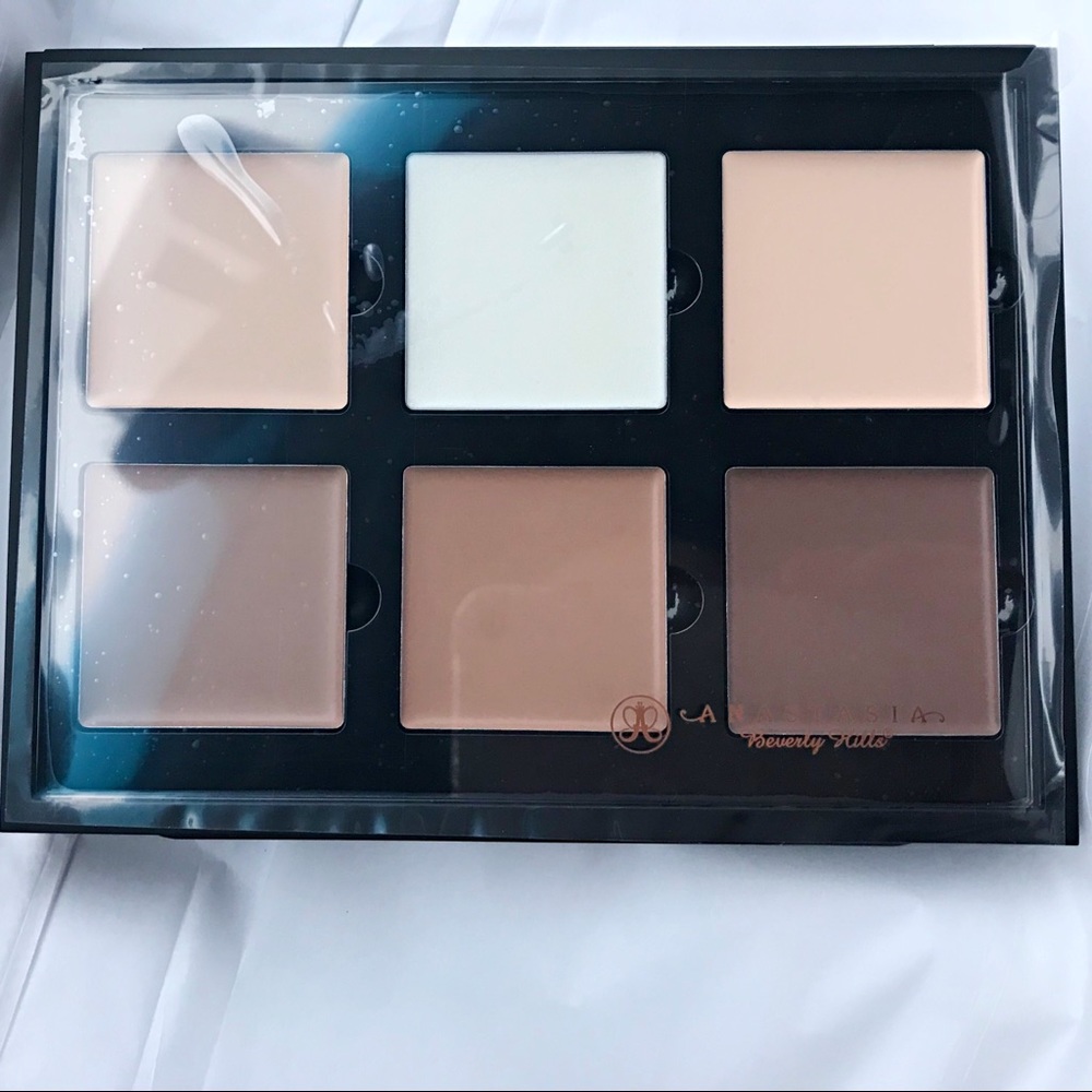 **sold**Anastasia Beverly Hills contour kit